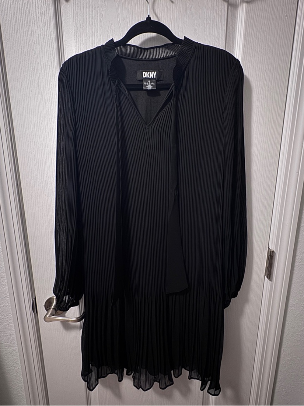 DKNY Black Pleated Long-Sleeve V-Neck Tie Dress